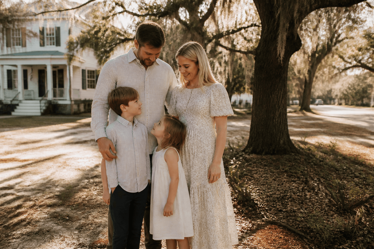 Family gathered under a tree during an outdoor photography session in a small Georgia town